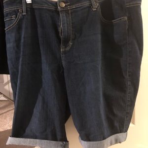 W62 Bermuda Jean Shorts Size 20W
